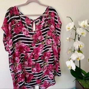 Torrid floral blouse with buttons on the back